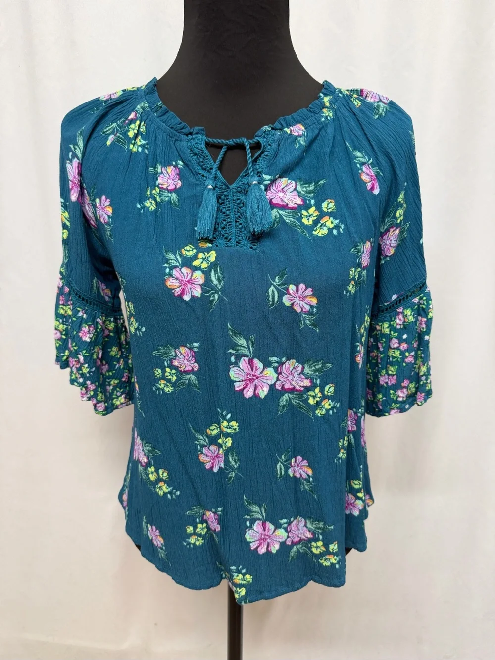 Justice Girls XL 16 18 Floral Boho Peasant Blouse Tassel Bell Sleeve Crochet Top